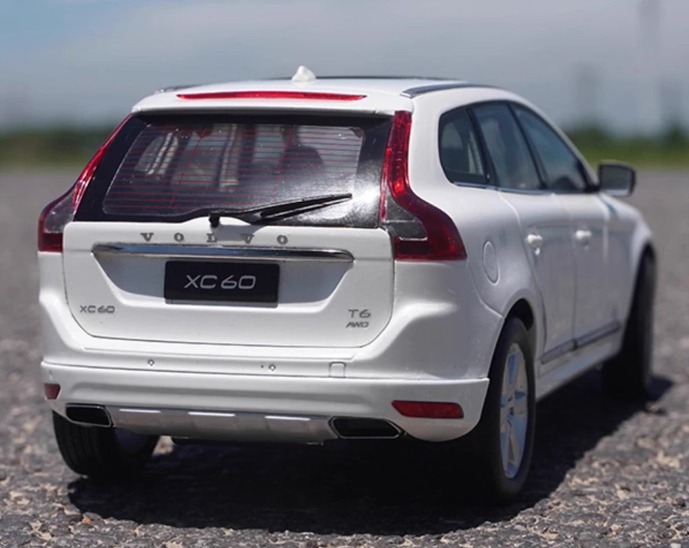 [OEM] 1:18 Volvo 2016 XC60 White Model Car Die-Cast