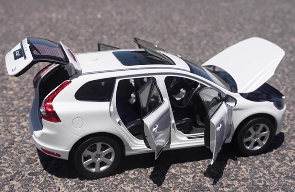 [OEM] 1:18 Volvo 2016 XC60 White Model Car Die-Cast