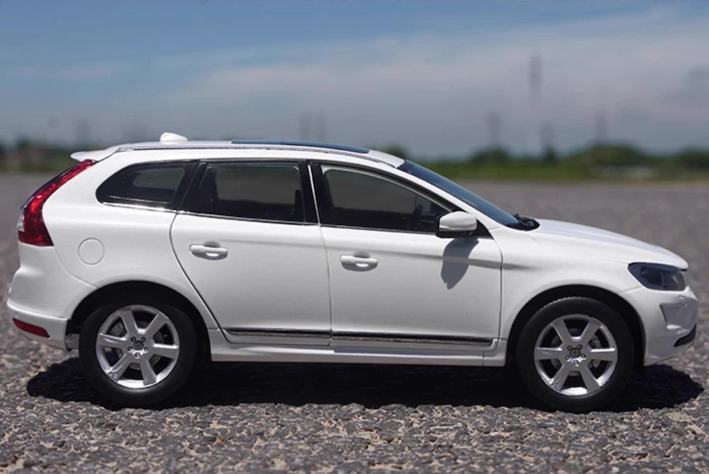 [OEM] 1:18 Volvo 2016 XC60 White Model Car Die-Cast