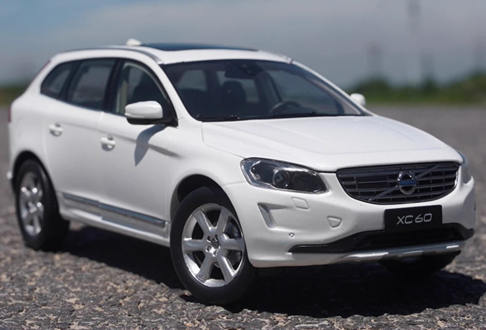 [OEM] 1:18 Volvo 2016 XC60 White Model Car Die-Cast