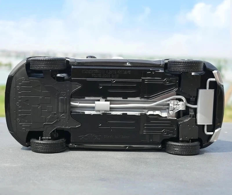 [OEM] 1:18 Volvo 2018 XC40 White Model Car Die-Cast