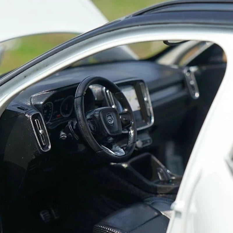 [OEM] 1:18 Volvo 2018 XC40 White Model Car Die-Cast