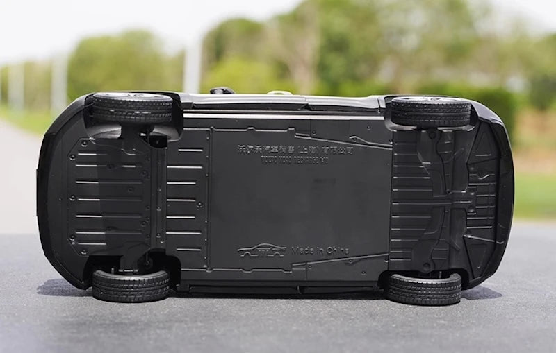 [OEM] 1:18 Volvo 2022 XC40 Green Model Car Die-Cast