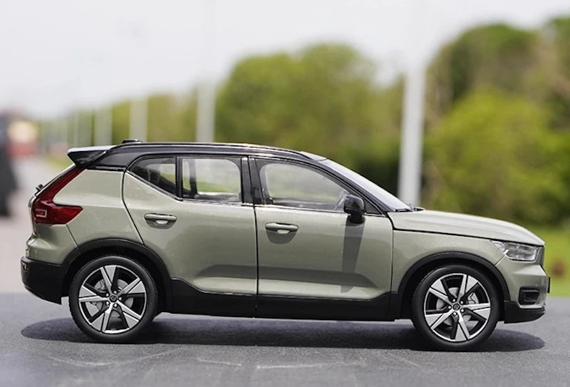 [OEM] 1:18 Volvo 2022 XC40 Green Model Car Die-Cast
