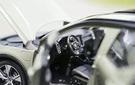 [OEM] 1:18 Volvo 2022 XC40 Green Model Car Die-Cast