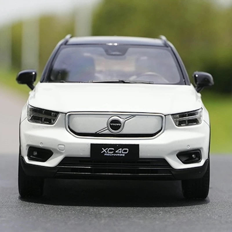 [OEM] 1:18 Volvo 2022 XC40 White Model Car Die-Cast