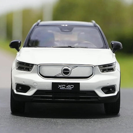[OEM] 1:18 Volvo 2022 XC40 White Model Car Die-Cast
