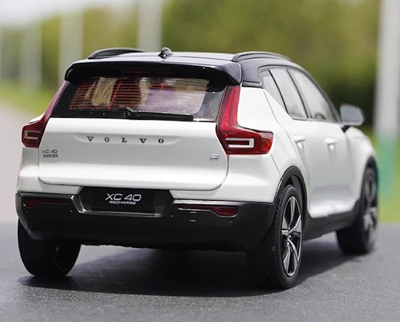 [OEM] 1:18 Volvo 2022 XC40 White Model Car Die-Cast