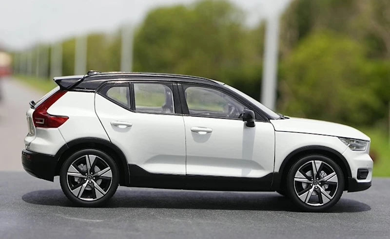 [OEM] 1:18 Volvo 2022 XC40 White Model Car Die-Cast