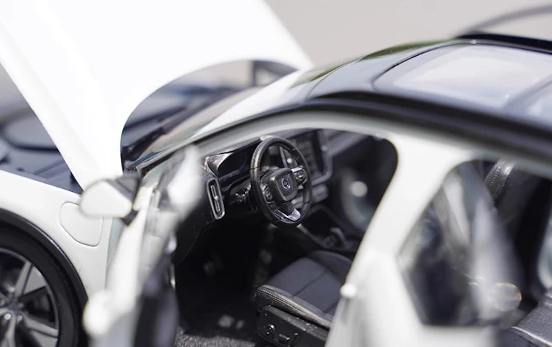 [OEM] 1:18 Volvo 2022 XC40 White Model Car Die-Cast
