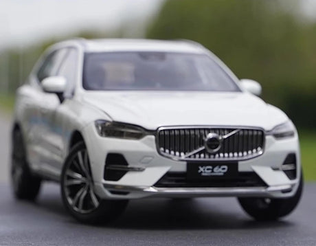 [OEM] 1:18 Volvo 2022 XC60 White Model Car Die-Cast