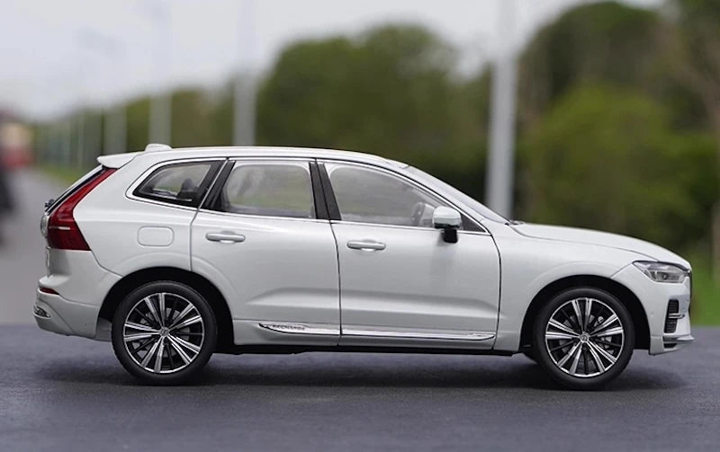 [OEM] 1:18 Volvo 2022 XC60 White Model Car Die-Cast