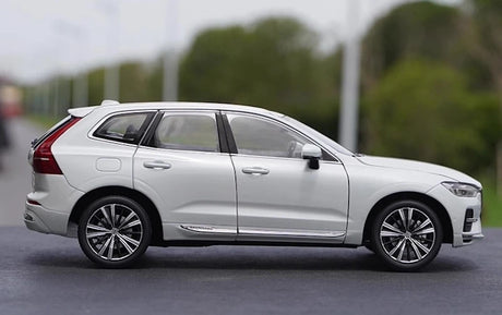[OEM] 1:18 Volvo 2022 XC60 White Model Car Die-Cast