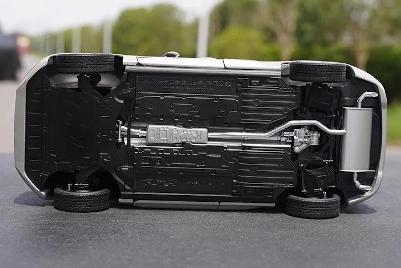 [OEM] 1:18 Volvo 2022 XC60 Silver Model Car Die-Cast