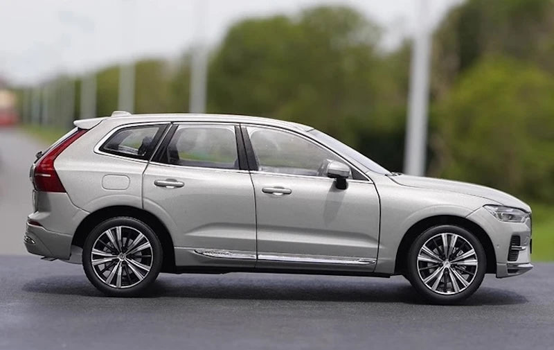 [OEM] 1:18 Volvo 2022 XC60 zilver modelauto Die-Cast