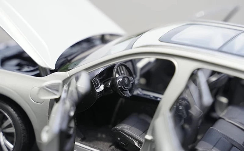 [OEM] 1:18 Volvo 2022 XC60 Silver Model Car Die-Cast