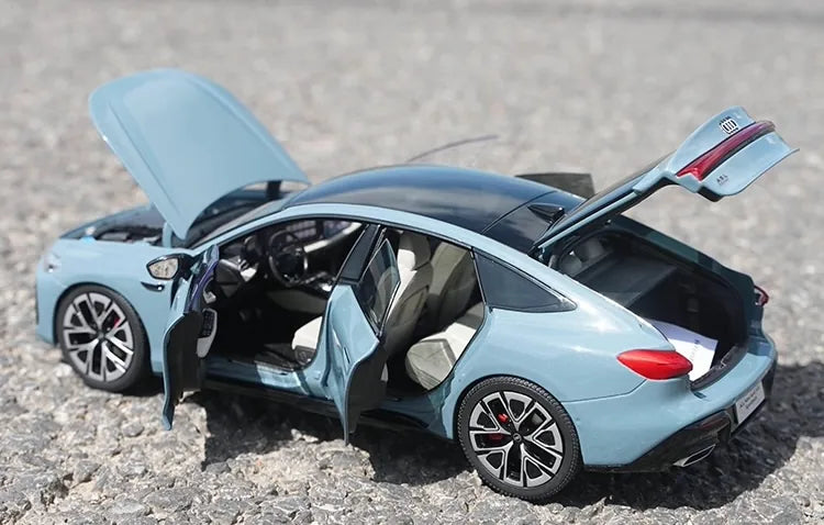 [OEM] 1:18 Audi 2023 A5L Sportback Blue Model Car Die-Cast
