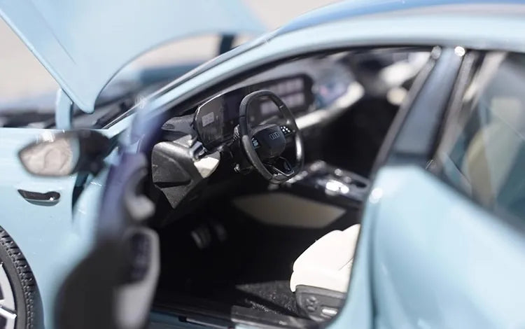[OEM] 1:18 Audi 2023 A5L Sportback Blue Model Car Die-Cast