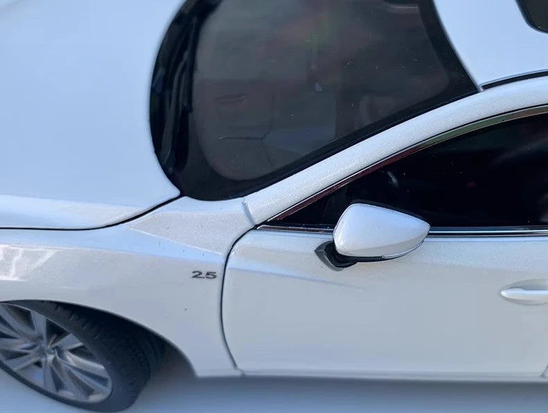 [OEM] 1:18 Mazda 2020 CX-30 White Model Car Die-Cast