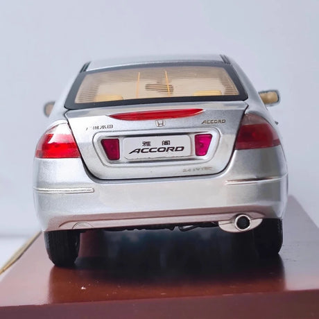 OEM Honda 2003 Accord Silver 1:24 – Kolekcjonerski model odlewany