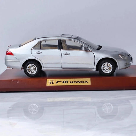 OEM Honda 2003 Accord Silver 1:24 – Kolekcjonerski model odlewany