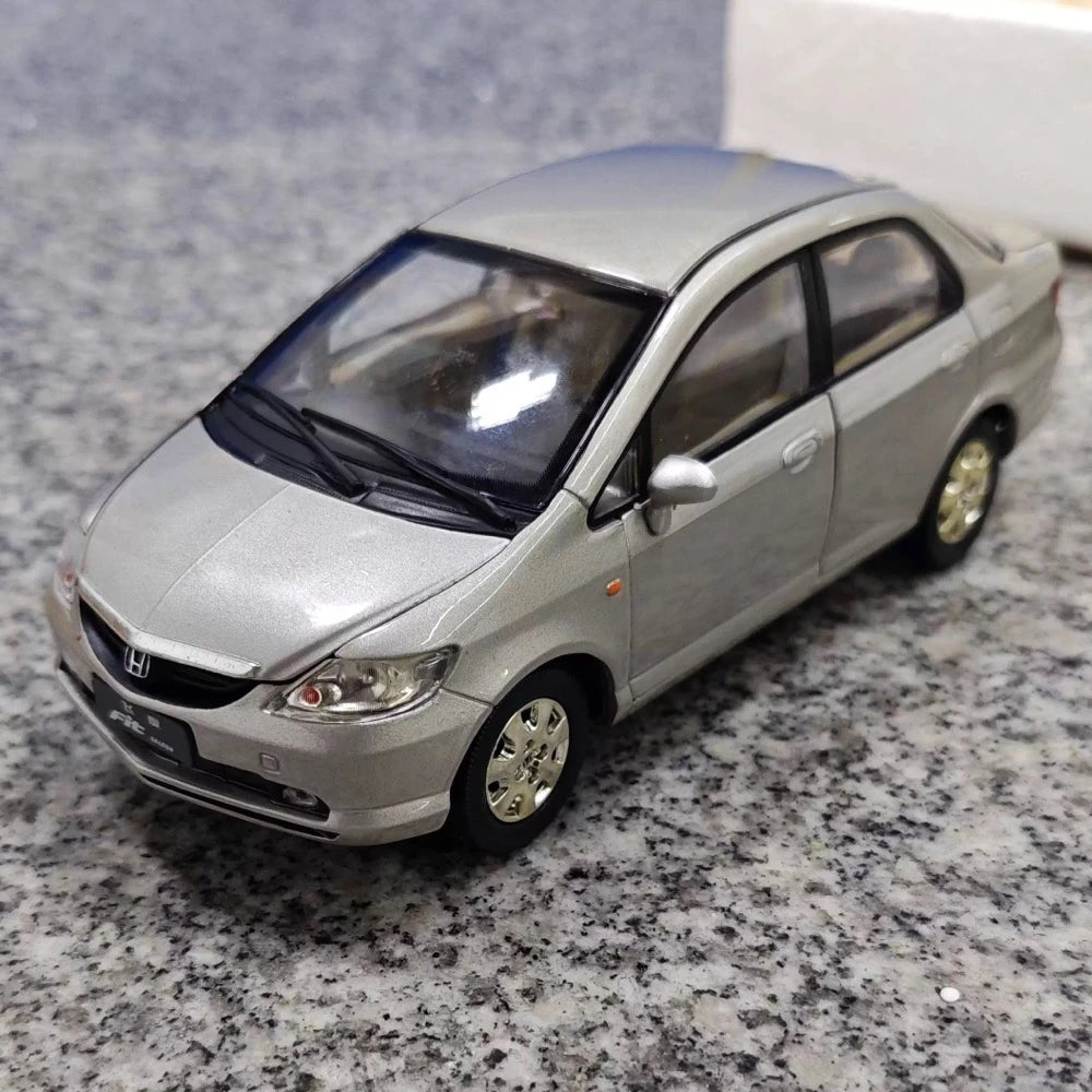 [OEM] 1:24 Honda 2003 Fit Saloon silver modellbil Die-Cast