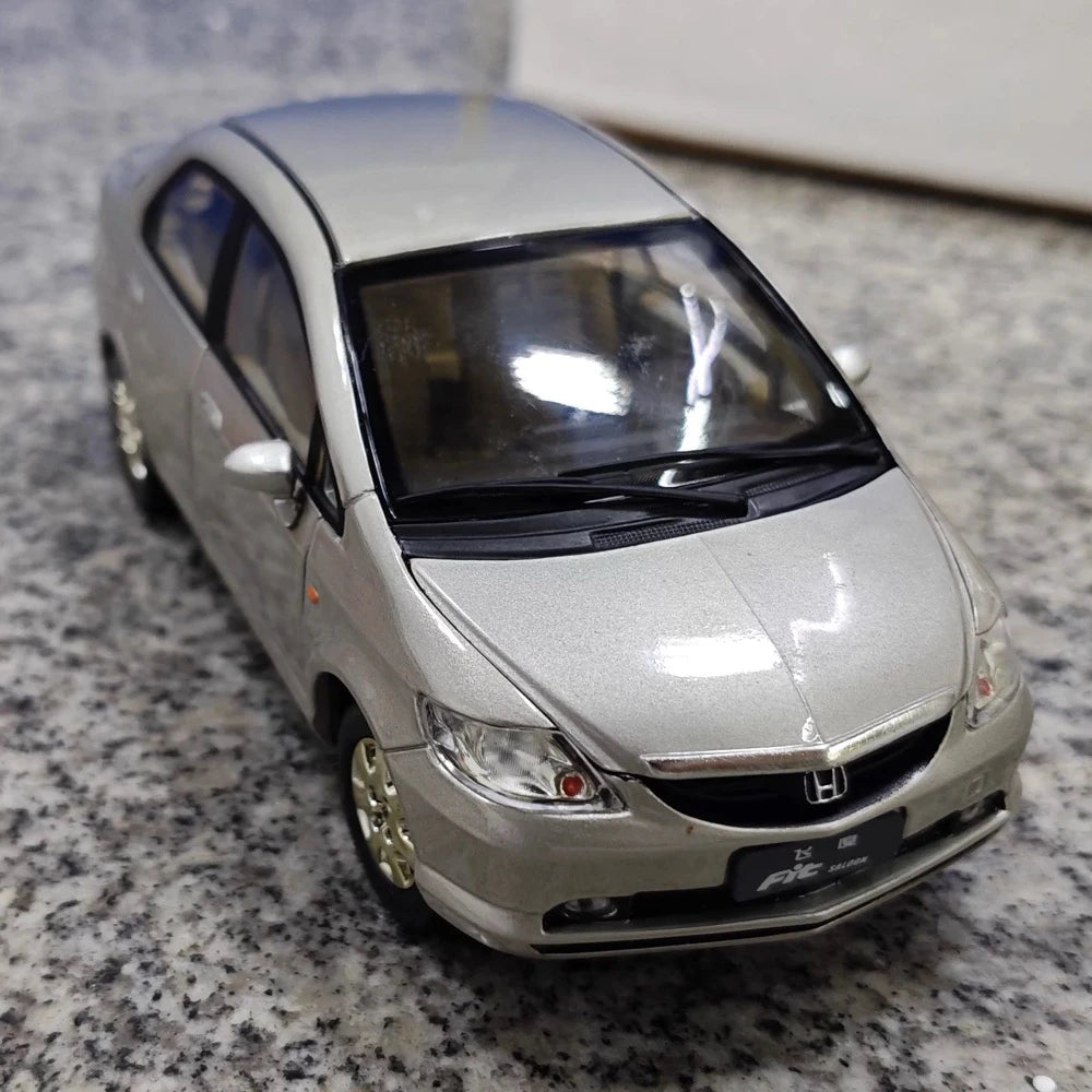[OEM] 1:24 Honda 2003 Fit Saloon Silver Model Car Die-Cast