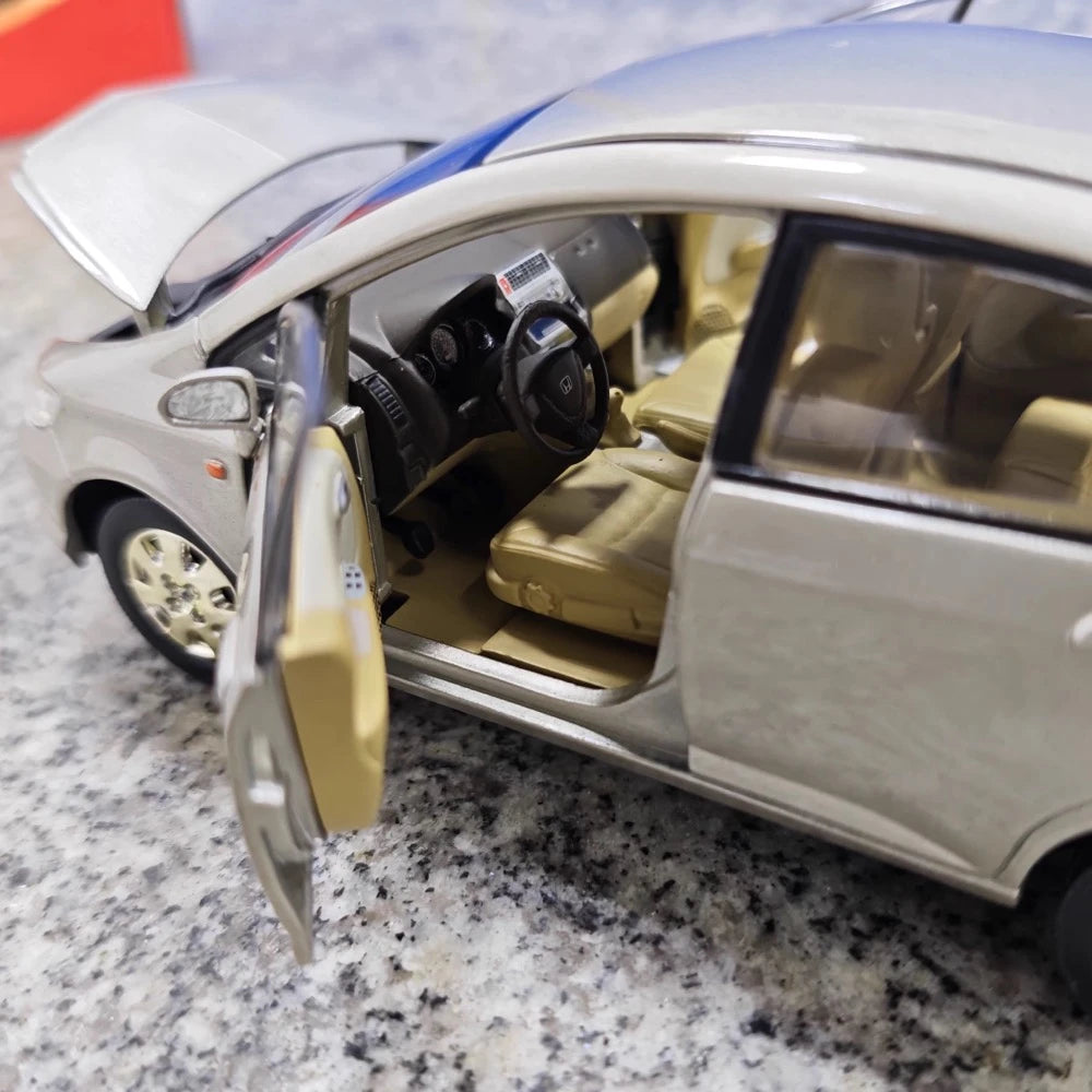 [OEM] 1:24 Honda 2003 Fit Saloon Silver Model Car Die-Cast