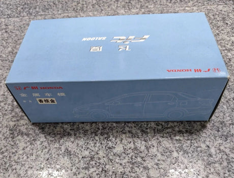 OEM Honda 2003 Fit Saloon Silver 1:24 – Kolekcjonarski model odlewany z metalu