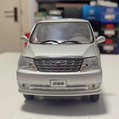 [OEM] 1:24 Toyota 2004 Granvia Silver Model Car Die-Cast