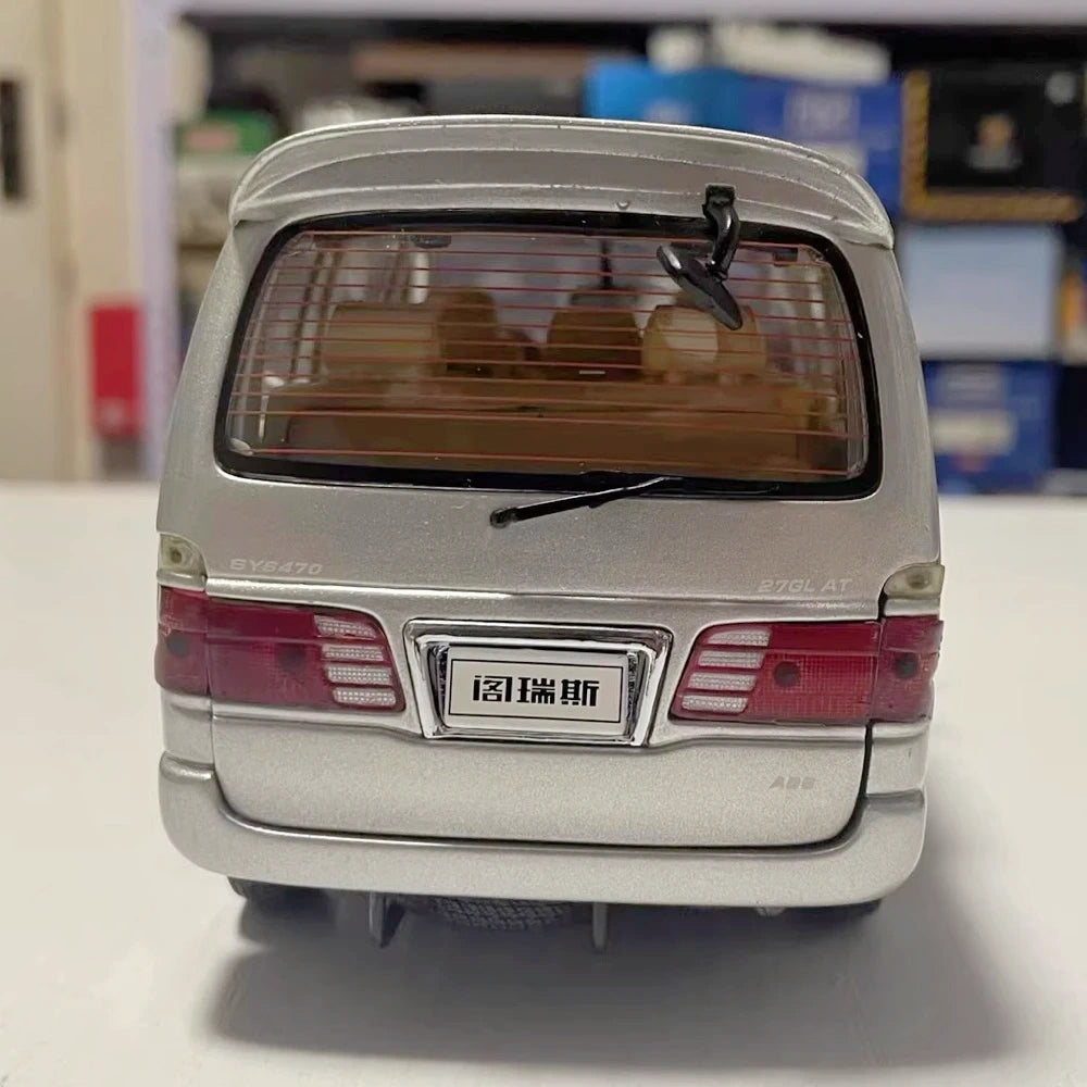 [OEM] 1:24 Toyota 2004 Granvia Silver Model Car Die-Cast