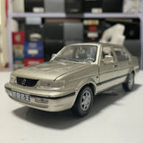 OEM Volkswagen 1997 Jetta Gold 1:24 – Kolekcjonerski model odlewany z metalu