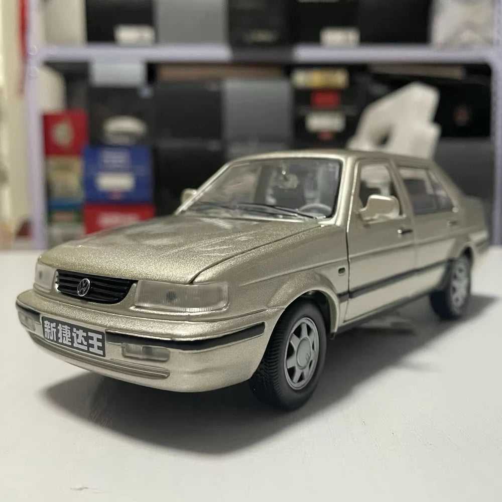 [OEM] 1:24 Volkswagen 1997 Jetta oro modellino di auto Die-Cast