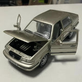 OEM Volkswagen 1997 Jetta Gold 1:24 – Kolekcjonerski model odlewany z metalu