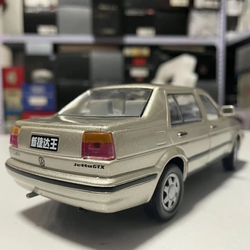 [OEM] 1:24 Volkswagen 1997 Jetta oro modellino di auto Die-Cast