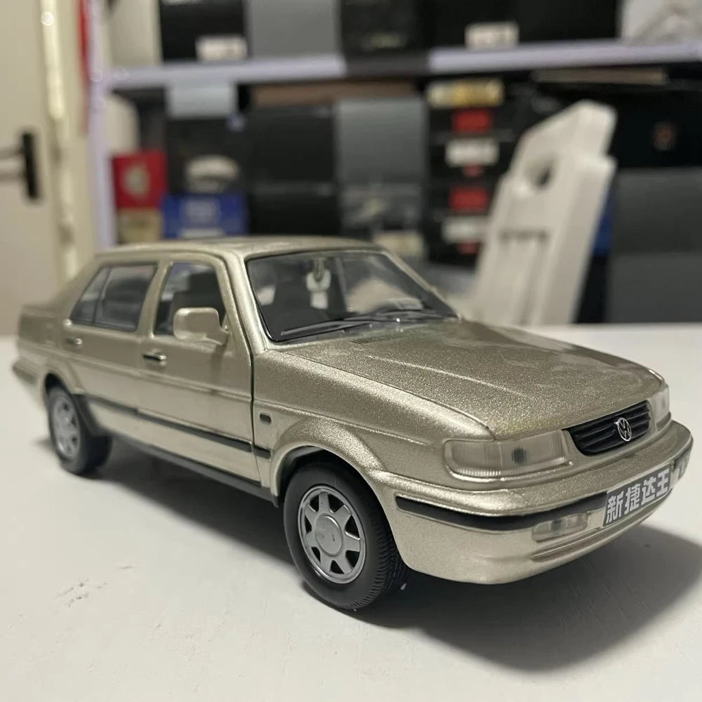 [OEM] 1:24 Volkswagen 1997 Jetta oro modellino di auto Die-Cast