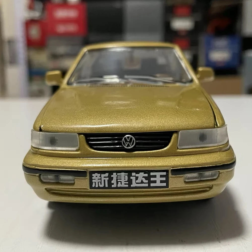 [OEM] 1:24 Volkswagen 1997 Jetta giallo modellino di auto Die-Cast