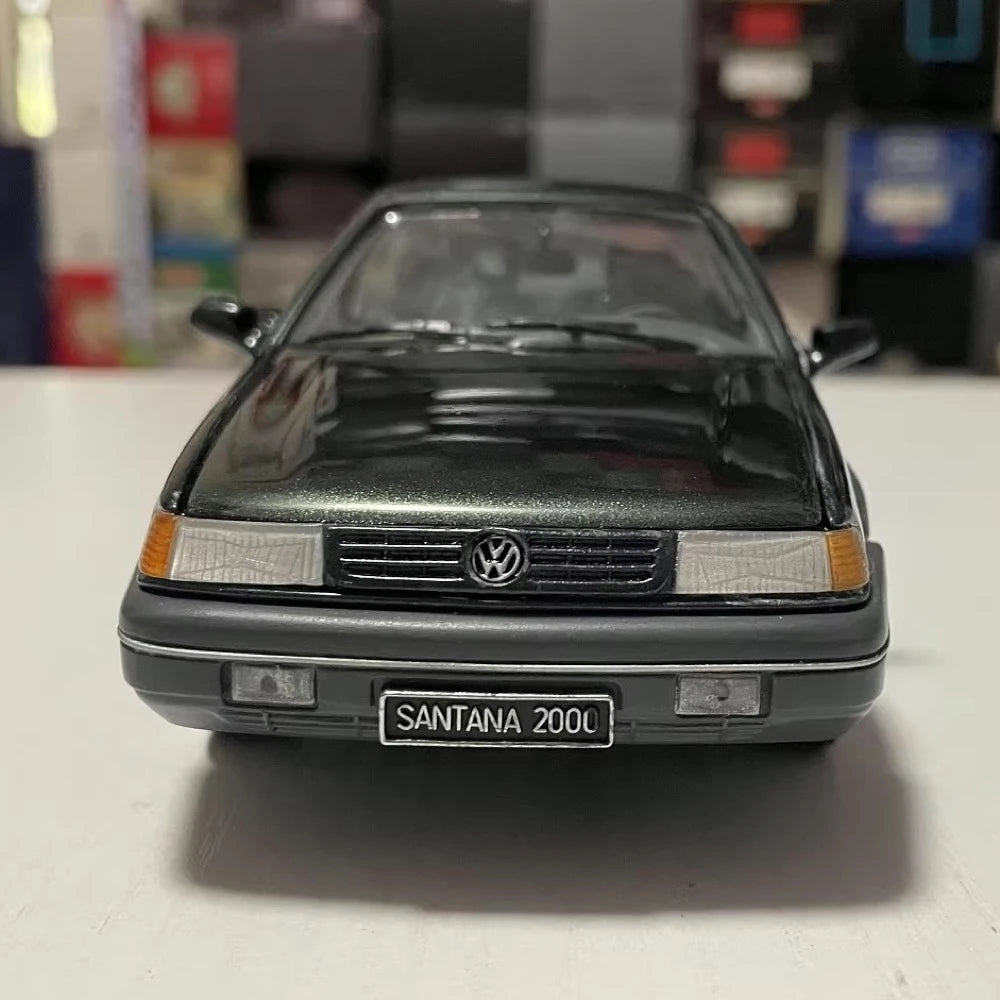 [OEM] 1:24 Volkswagen 1997 Santana 2000 GLS Black Model Car Die-Cast