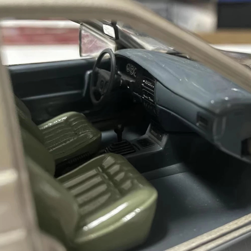 [OEM] 1:24 Volkswagen 1997 Santana 2000 GLS ou voiture miniature Die-Cast
