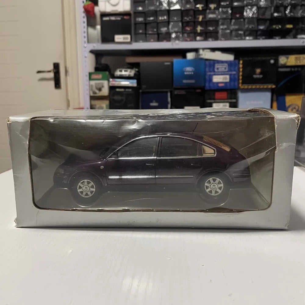 [OEM] 1:24 Volkswagen 2000 Passat B5 GSI Purple Model Car Die-Cast