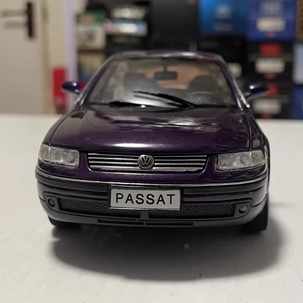 [OEM] 1:24 Volkswagen 2000 Passat B5 GSI viola modellino di auto Die-Cast