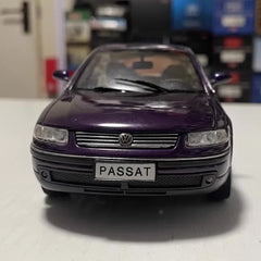 [OEM] 1:24 Volkswagen 2000 Passat B5 GSI viola modellino di auto Die-Cast