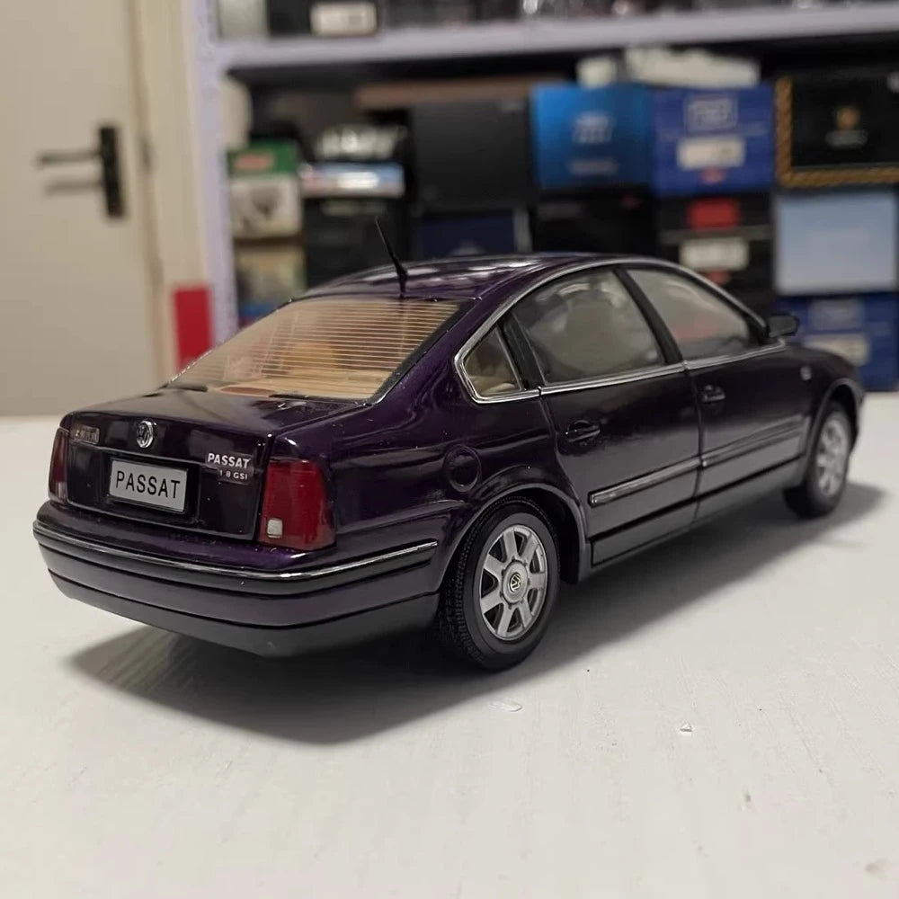 [OEM] 1:24 Volkswagen 2000 Passat B5 GSI viola modellino di auto Die-Cast