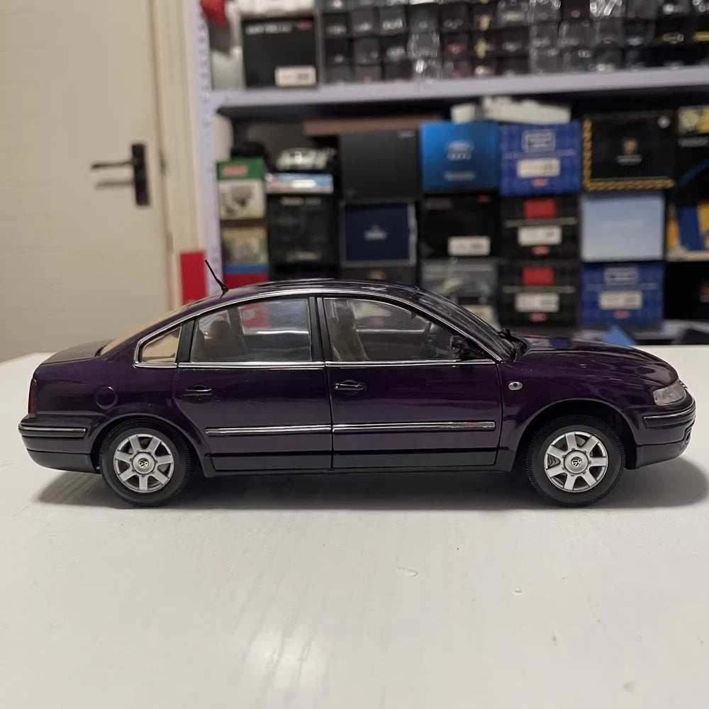 [OEM] 1:24 Volkswagen 2000 Passat B5 GSI viola modellino di auto Die-Cast