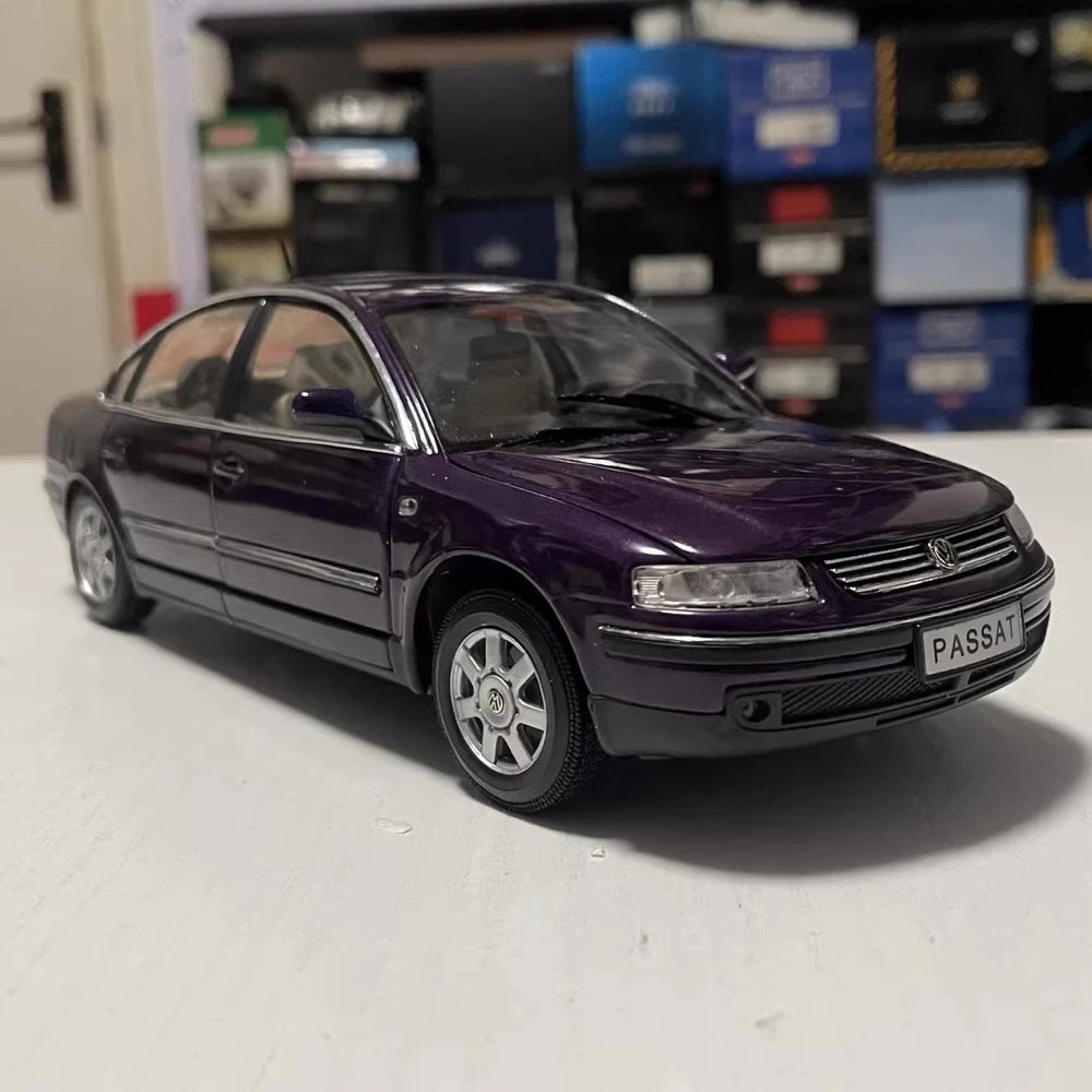 [OEM] 1:24 Volkswagen 2000 Passat B5 GSI viola modellino di auto Die-Cast