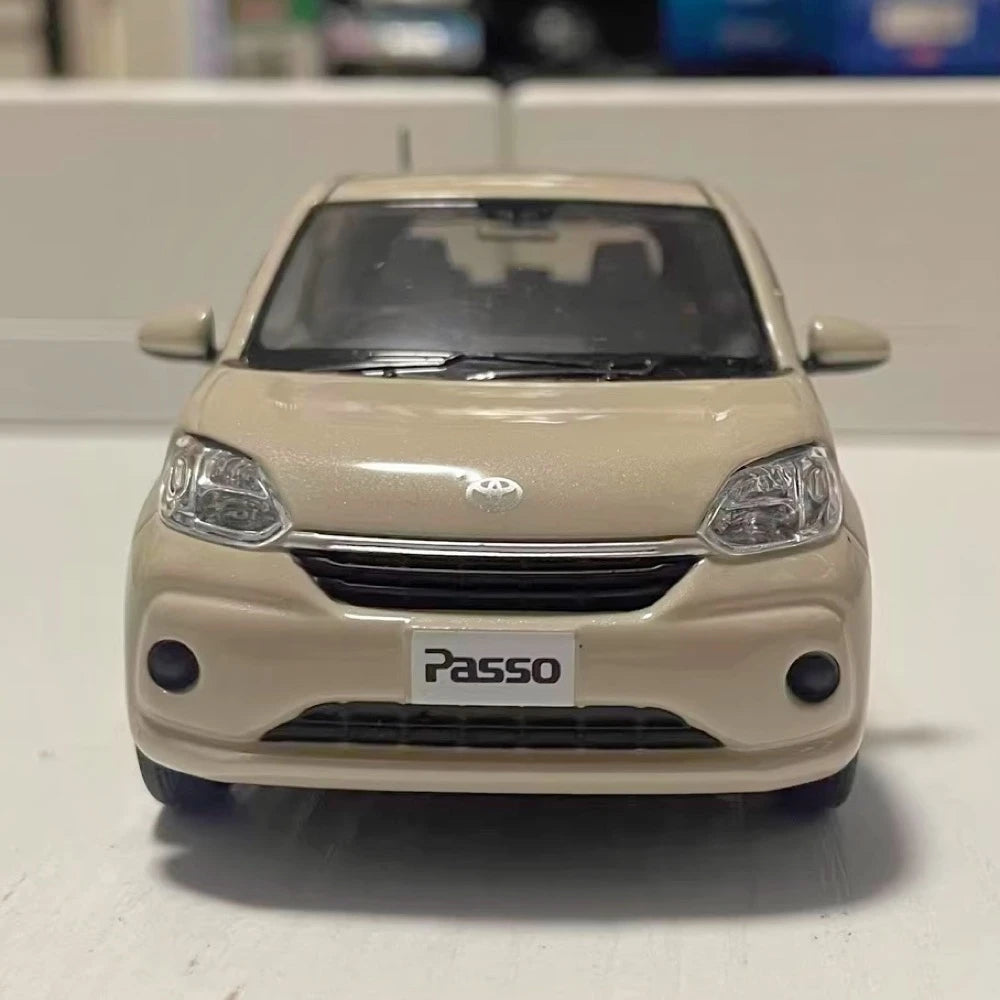 [OEM] 1:30 Toyota 2016 Passo M700A Khaki Model Car Die-Cast