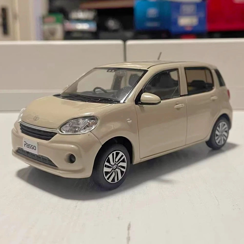 [OEM] 1:30 Toyota 2016 Passo M700A Khaki Model Car Die-Cast