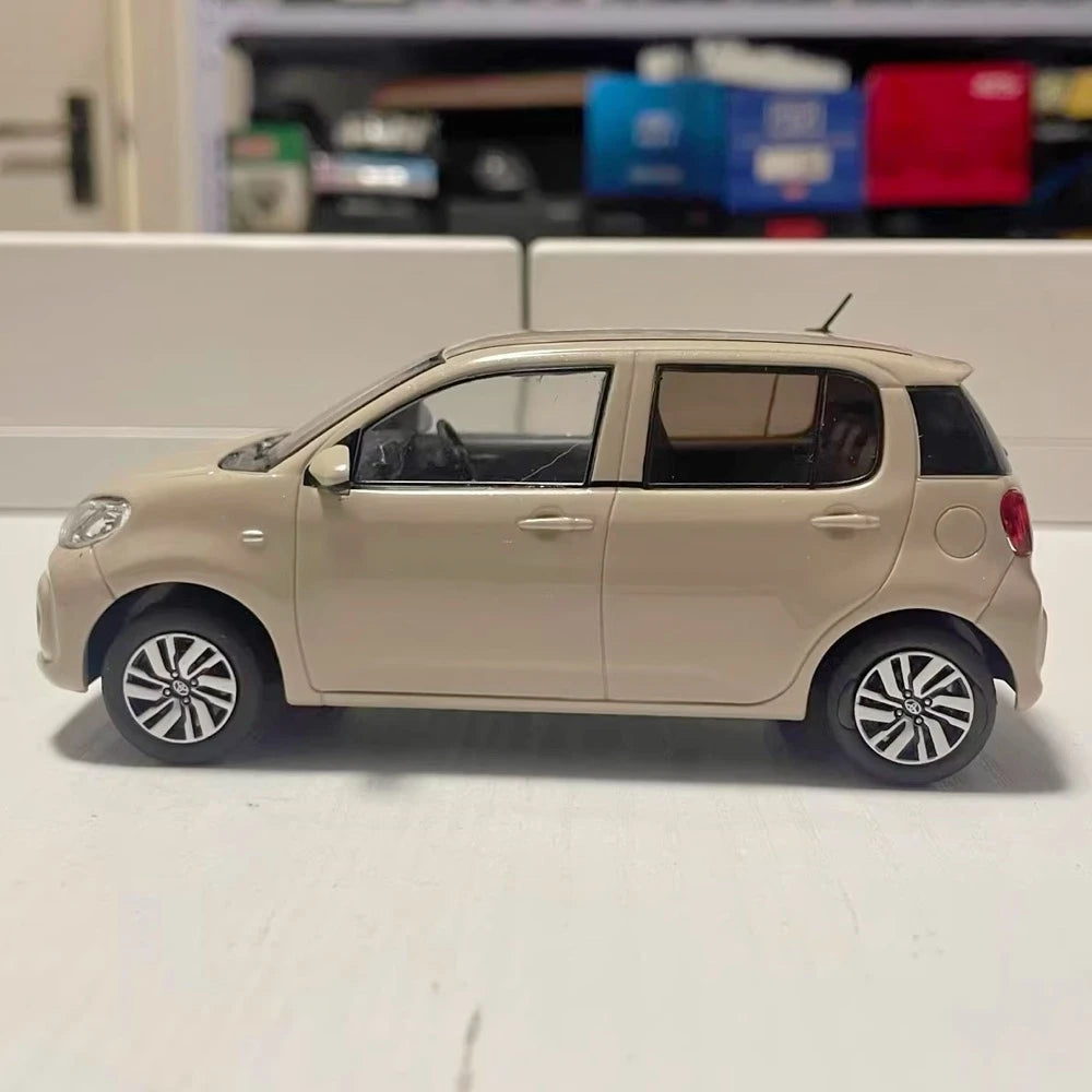 [OEM] 1:30 Toyota 2016 Passo M700A Khaki Model Car Die-Cast