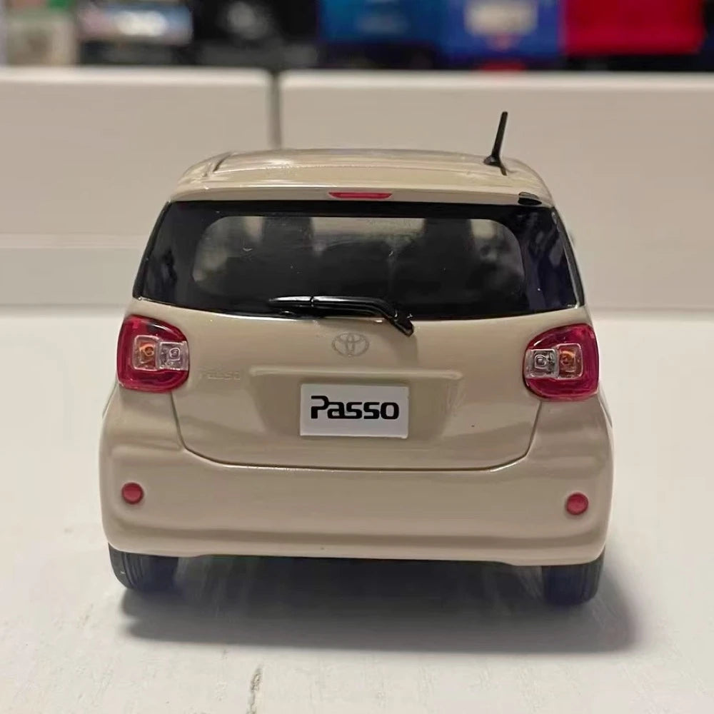 [OEM] 1:30 Toyota 2016 Passo M700A Khaki Model Car Die-Cast