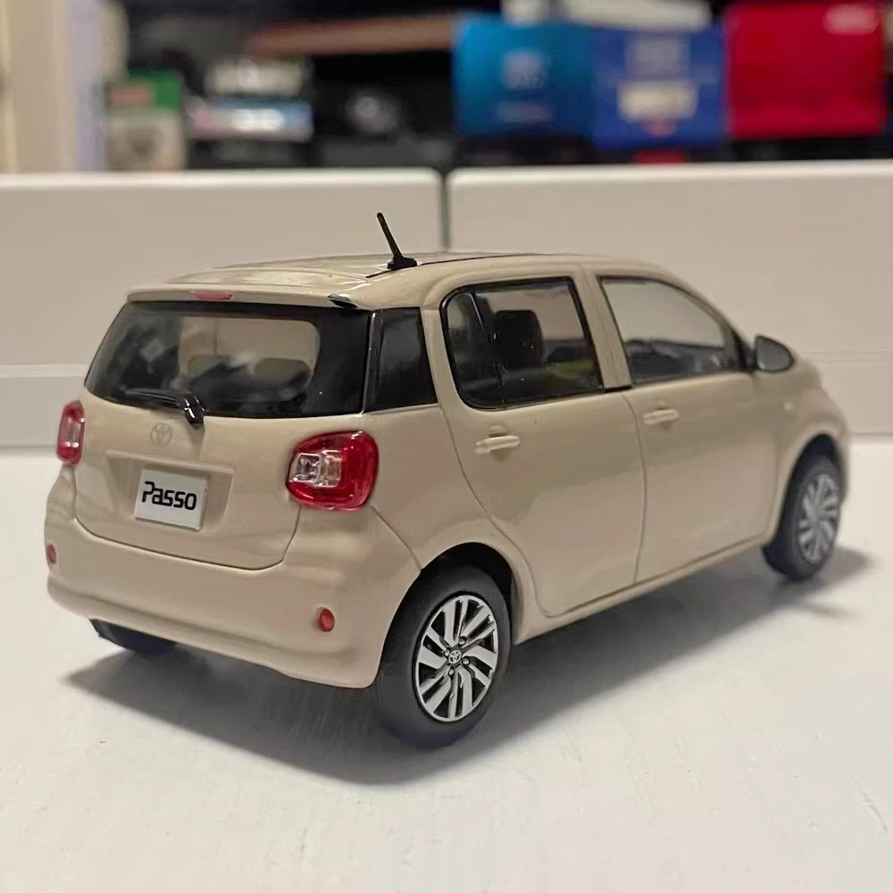 [OEM] 1:30 Toyota 2016 Passo M700A Khaki Model Car Die-Cast